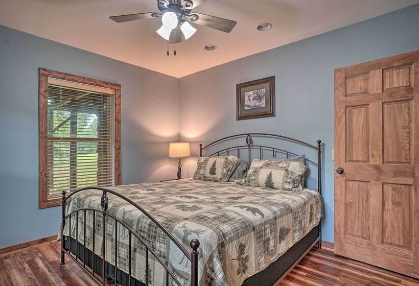 Mountain View Cabin W/ Hot Tub, Near Lake Chatuge!