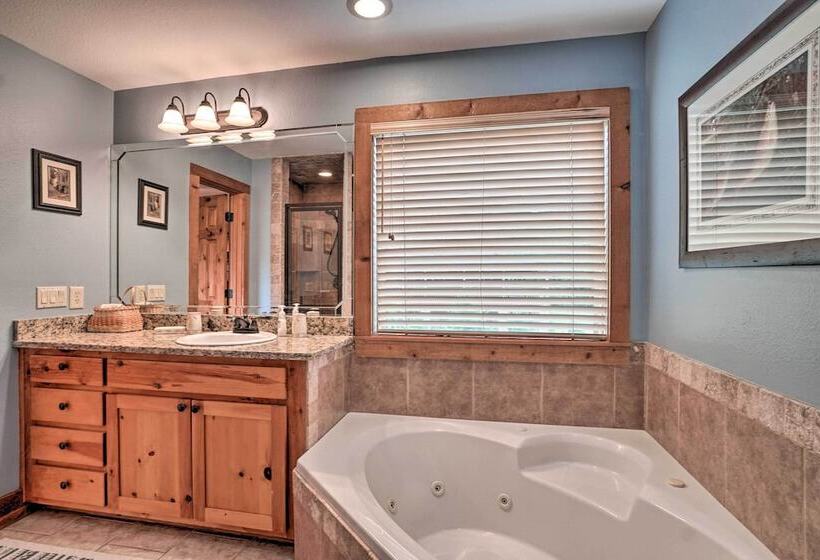 Mountain View Cabin W/ Hot Tub, Near Lake Chatuge!