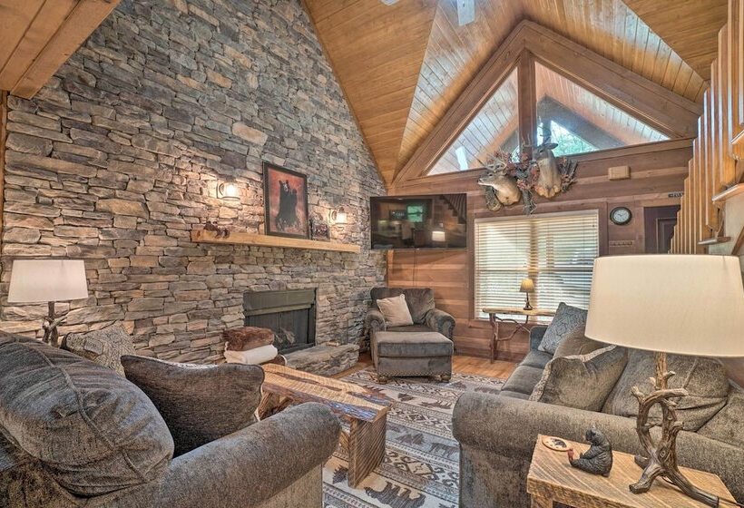 Mountain View Cabin W/ Hot Tub, Near Lake Chatuge!