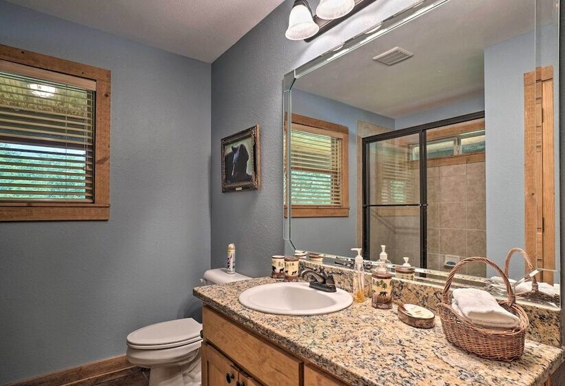 Mountain View Cabin W/ Hot Tub, Near Lake Chatuge!