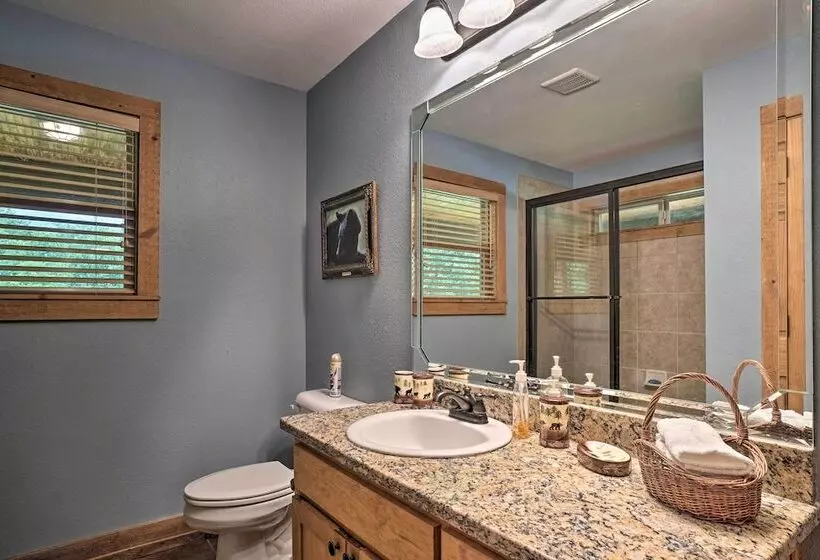 Mountain View Cabin W/ Hot Tub, Near Lake Chatuge!