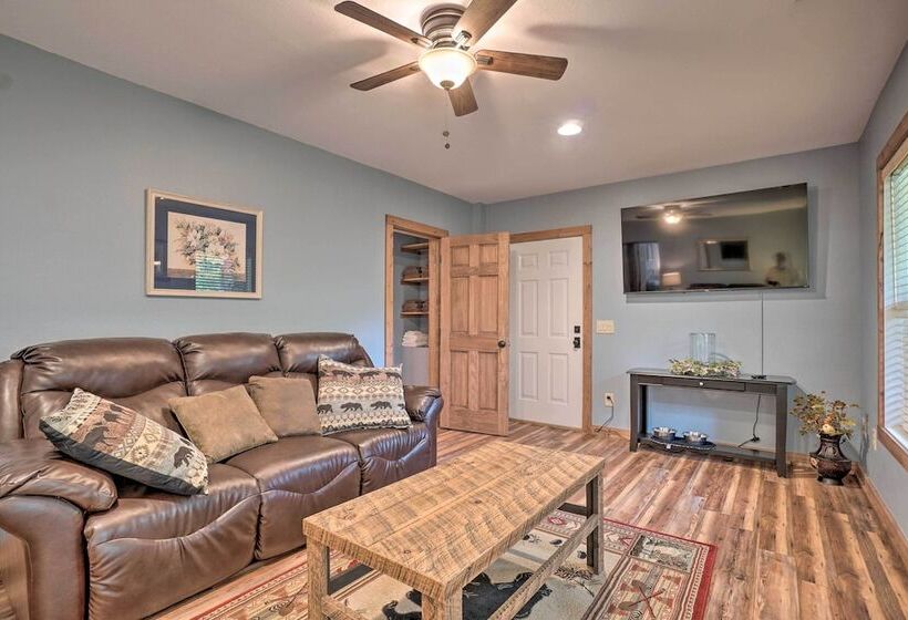 Mountain View Cabin W/ Hot Tub, Near Lake Chatuge!