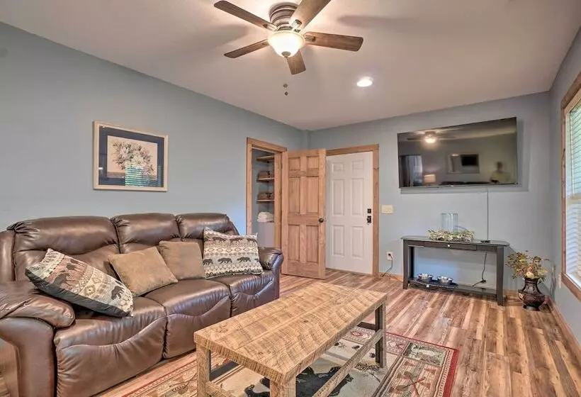 Mountain View Cabin W/ Hot Tub, Near Lake Chatuge!