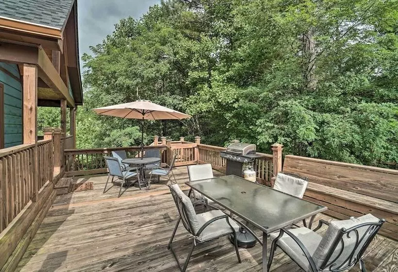 Mountain View Cabin W/ Hot Tub, Near Lake Chatuge!