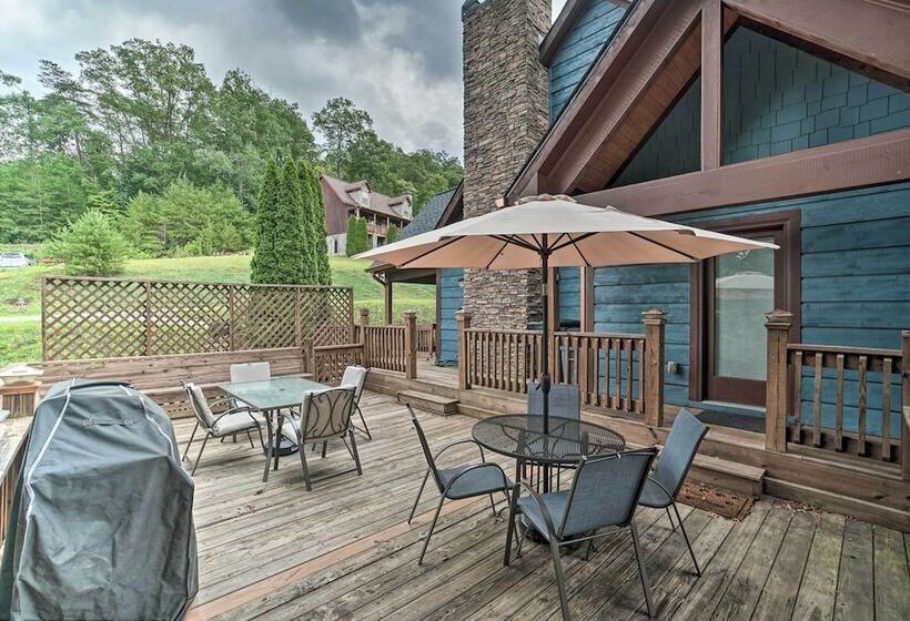 Mountain View Cabin W/ Hot Tub, Near Lake Chatuge!