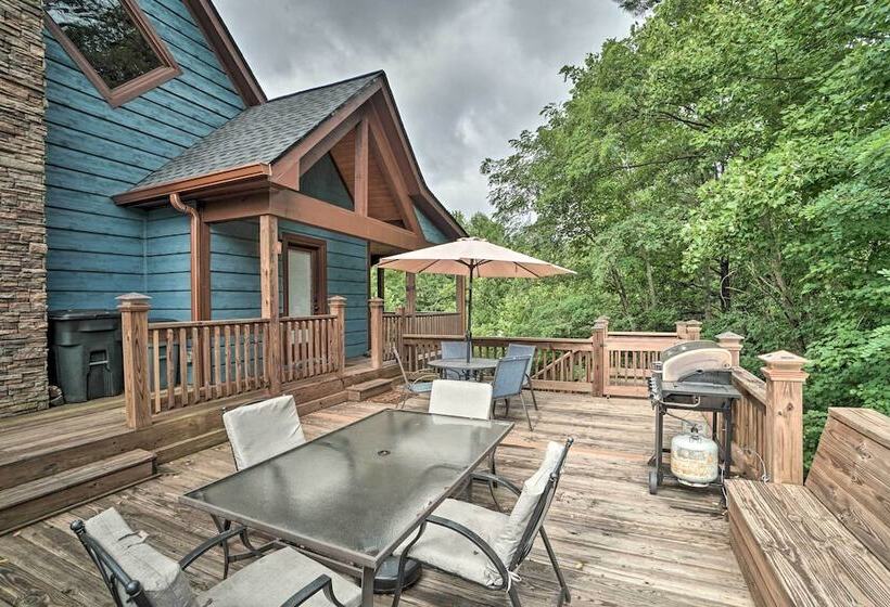 Mountain View Cabin W/ Hot Tub, Near Lake Chatuge!