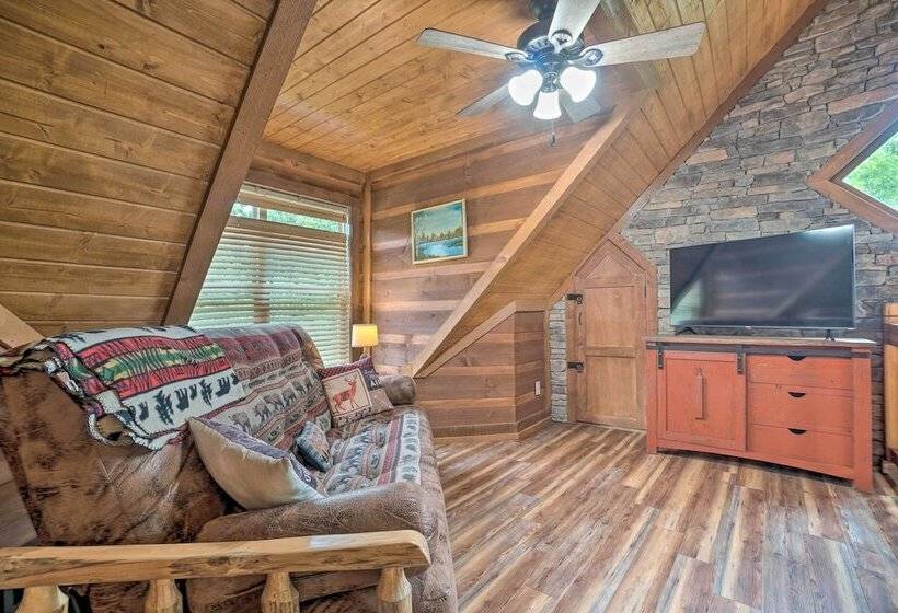 Mountain View Cabin W/ Hot Tub, Near Lake Chatuge!