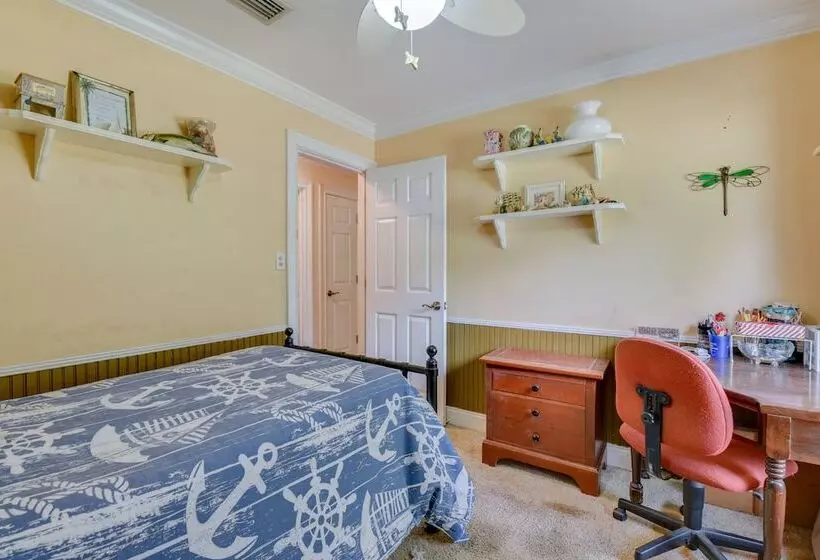 Pet Friendly Freeport Home   2 Mi To Beach!