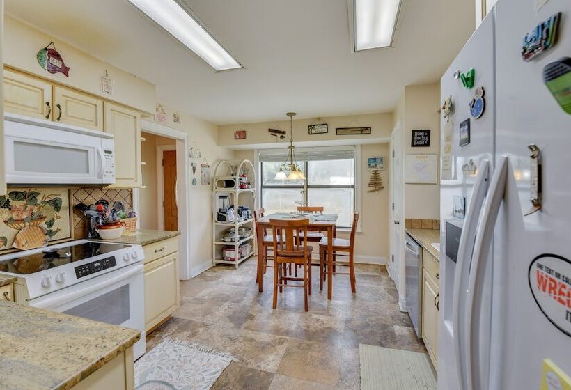 Pet Friendly Freeport Home   2 Mi To Beach!