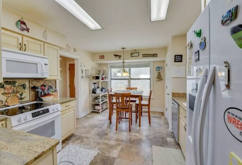 Pet Friendly Freeport Home   2 Mi To Beach!
