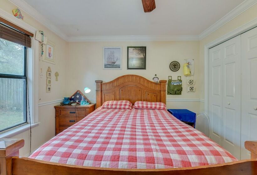 Pet Friendly Freeport Home   2 Mi To Beach!