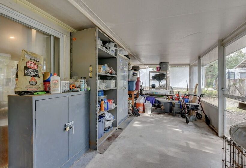 Pet Friendly Freeport Home   2 Mi To Beach!