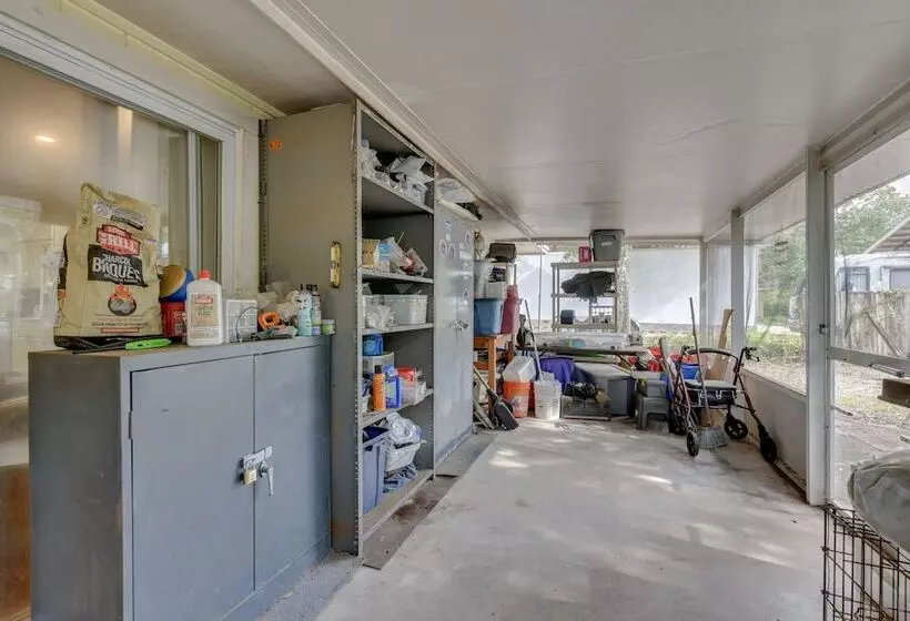 Pet Friendly Freeport Home   2 Mi To Beach!