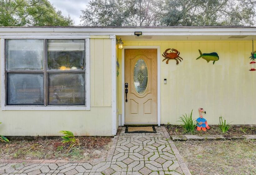 Pet Friendly Freeport Home   2 Mi To Beach!