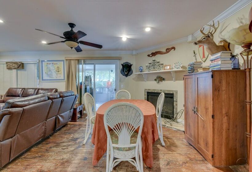 Pet Friendly Freeport Home   2 Mi To Beach!