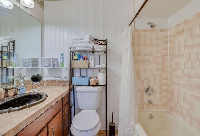 Pet Friendly Freeport Home   2 Mi To Beach!