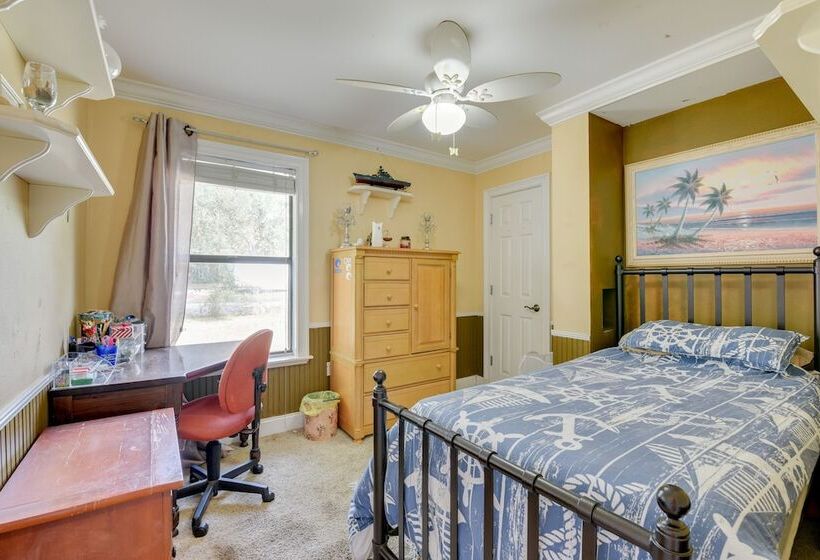 Pet Friendly Freeport Home   2 Mi To Beach!