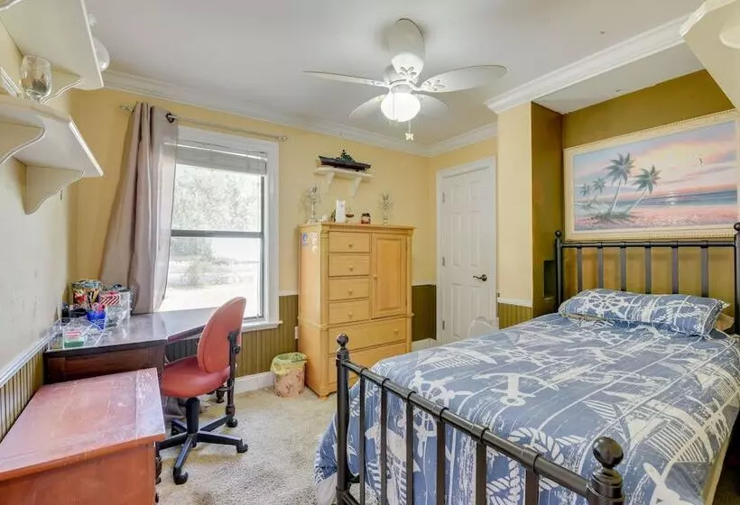 Pet Friendly Freeport Home   2 Mi To Beach!