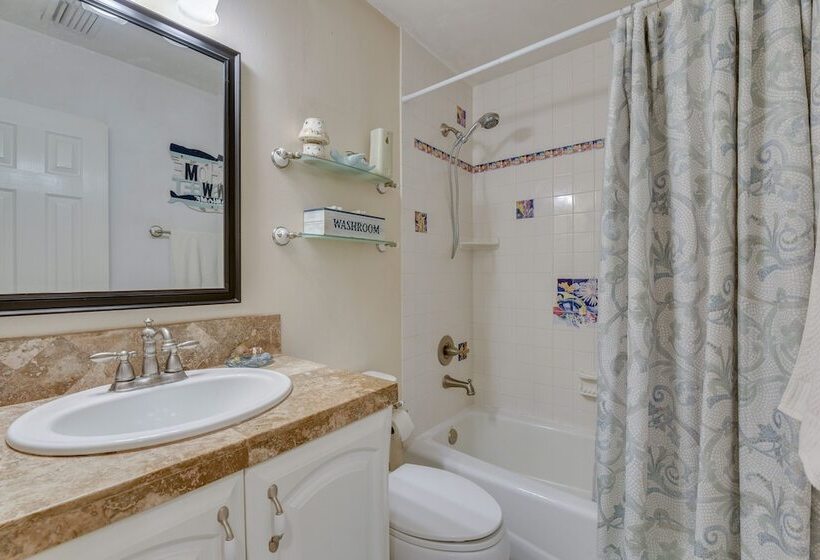 Pet Friendly Freeport Home   2 Mi To Beach!