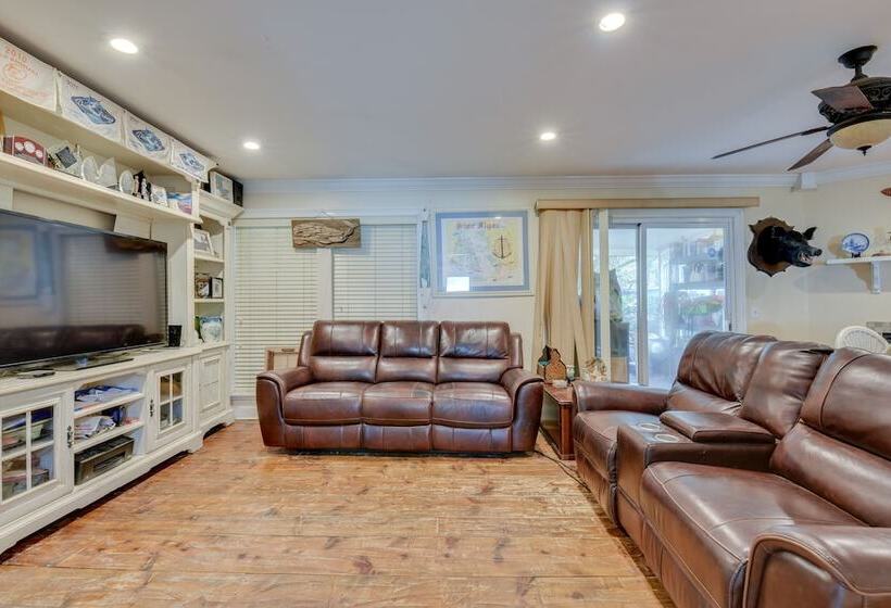 Pet Friendly Freeport Home   2 Mi To Beach!