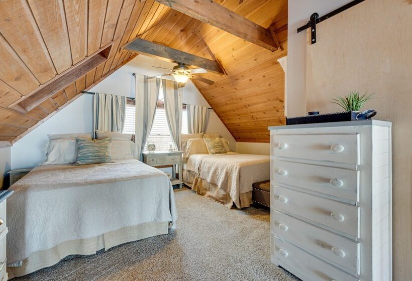 Quiet Lakefront Eatonton House W/ Boat Dock!