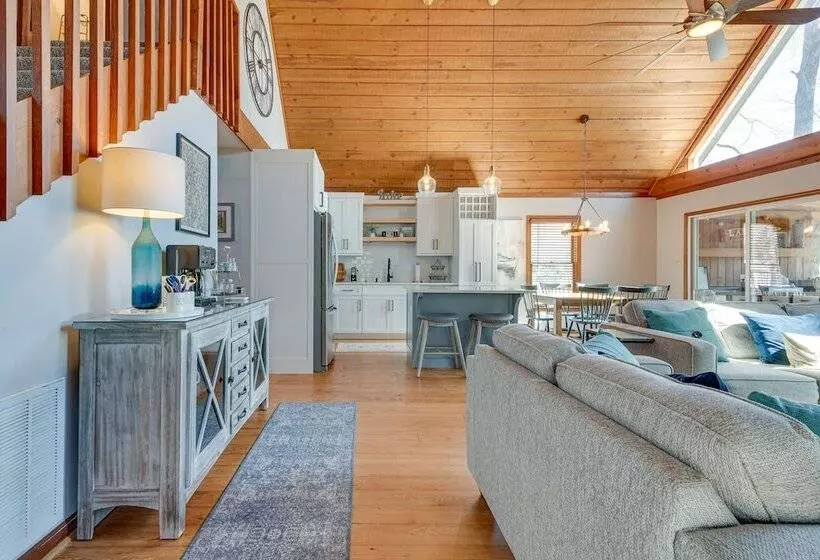 Quiet Lakefront Eatonton House W/ Boat Dock!