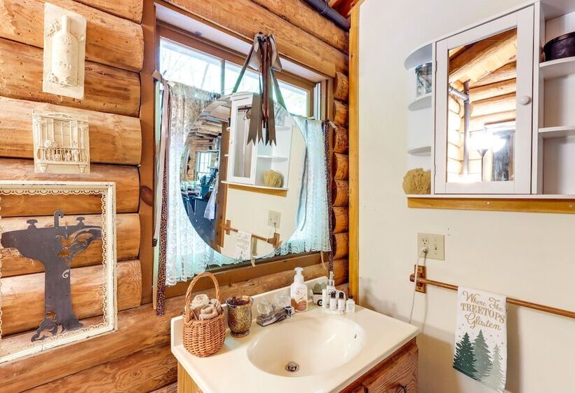 Romantic Ellijay Cabin W/ Grill & Fire Pit!