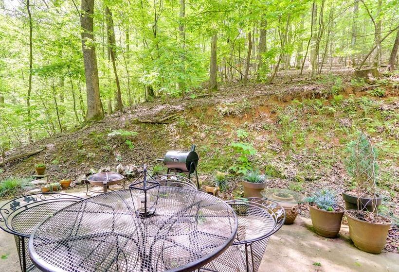 Romantic Ellijay Cabin W/ Grill & Fire Pit!