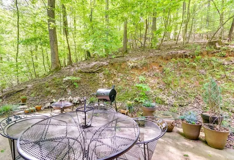 Romantic Ellijay Cabin W/ Grill & Fire Pit!