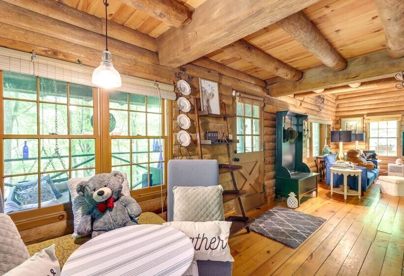 Romantic Ellijay Cabin W/ Grill & Fire Pit!