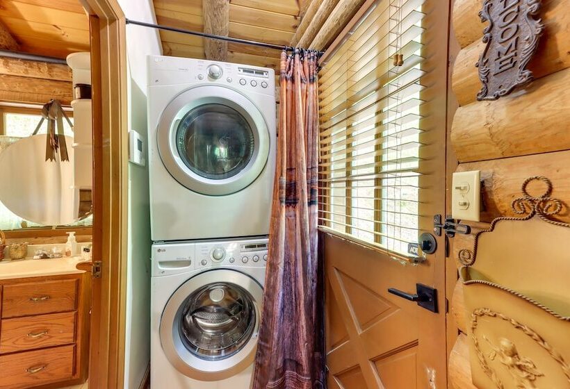 Romantic Ellijay Cabin W/ Grill & Fire Pit!