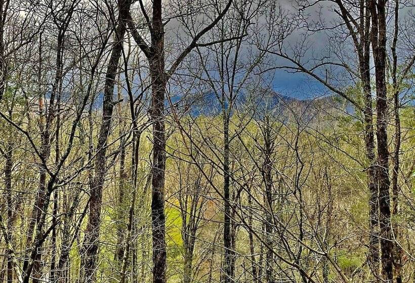 Secluded Mountain Escape W/ Game Room & Fire Pit!