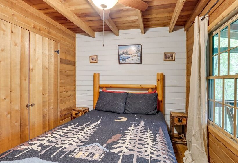 Secluded Mountain Escape W/ Game Room & Fire Pit!