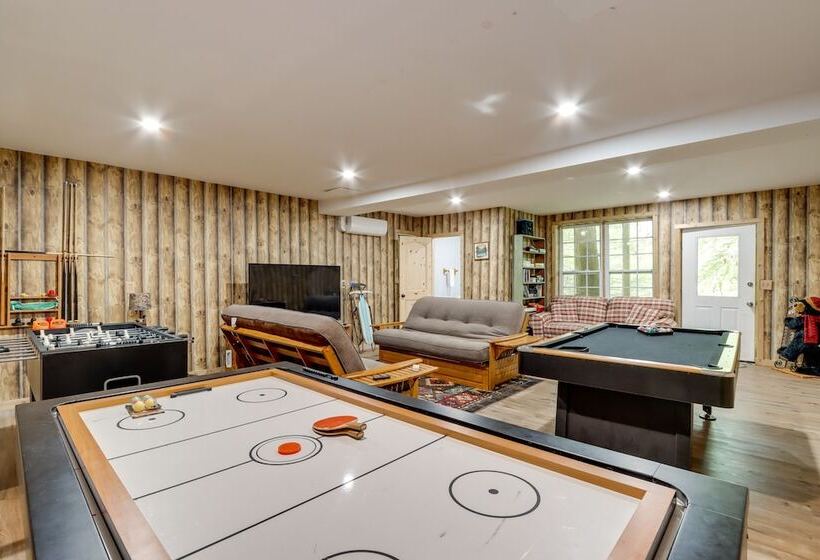 Secluded Mountain Escape W/ Game Room & Fire Pit!