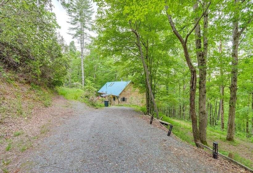 Secluded Mountain Escape W/ Game Room & Fire Pit!
