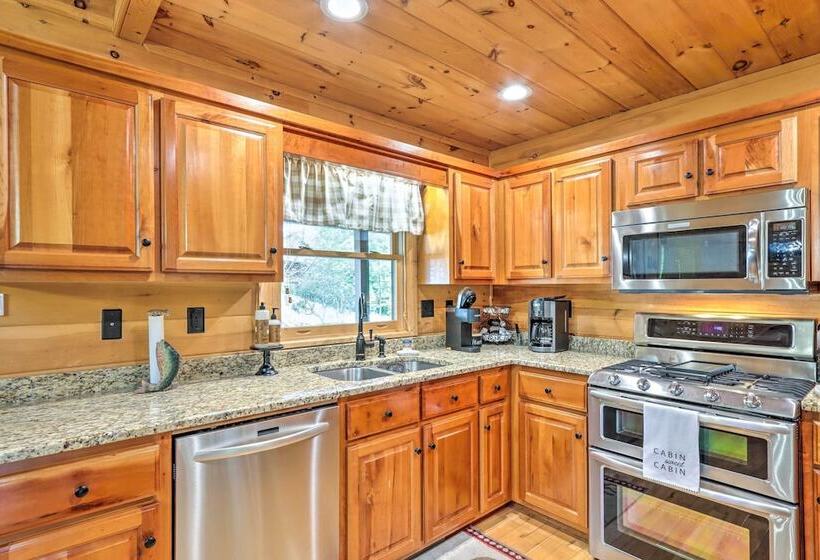 Serene Blue Ridge Cabin ~ 3 Mi To Downtown!