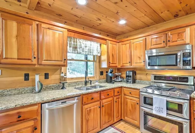 Serene Blue Ridge Cabin ~ 3 Mi To Downtown!