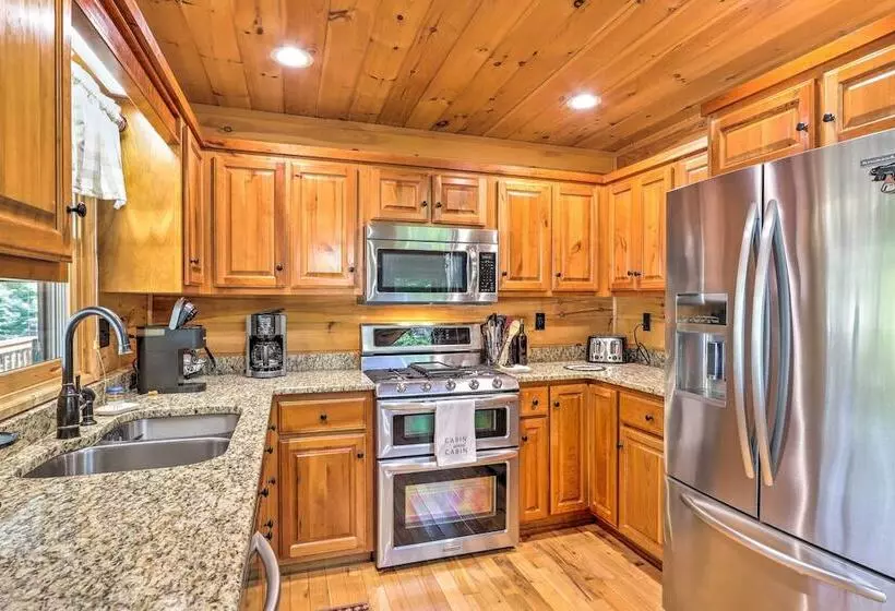 Serene Blue Ridge Cabin ~ 3 Mi To Downtown!