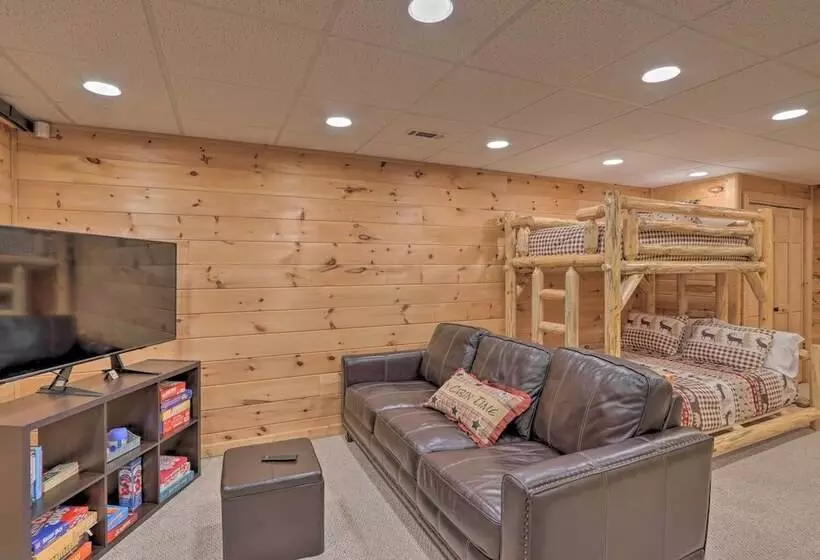 Serene Blue Ridge Cabin ~ 3 Mi To Downtown!