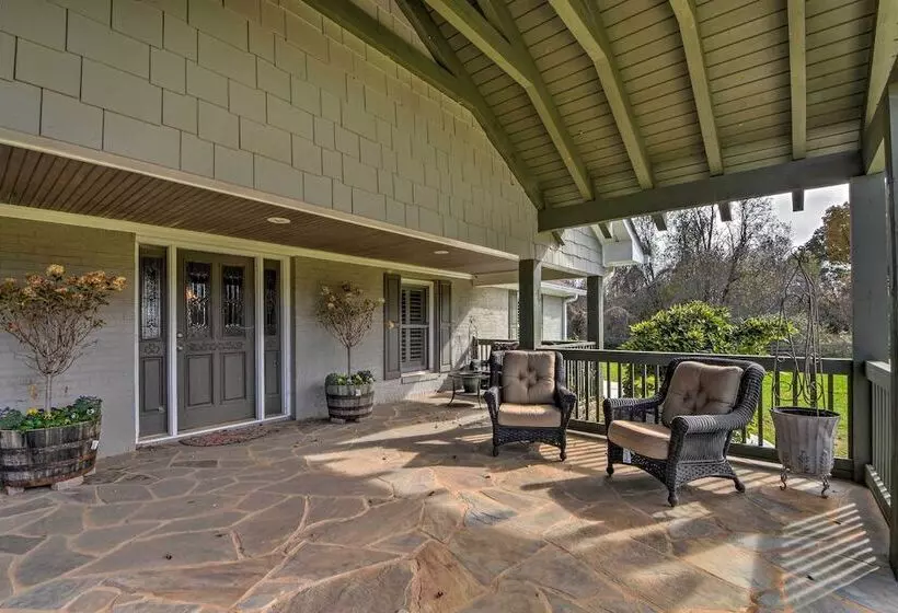 Serving Southern Charm At This Clarkesville House!