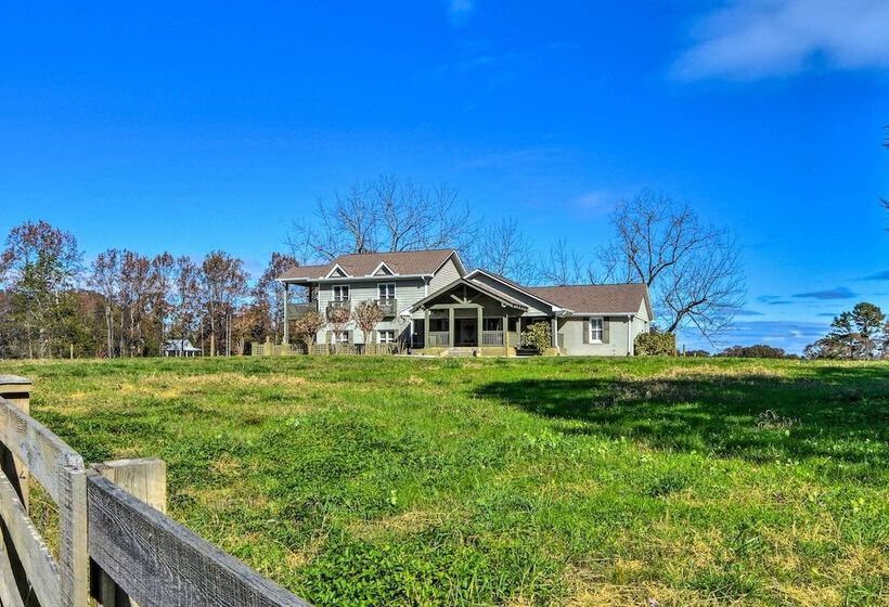 Serving Southern Charm At This Clarkesville House!