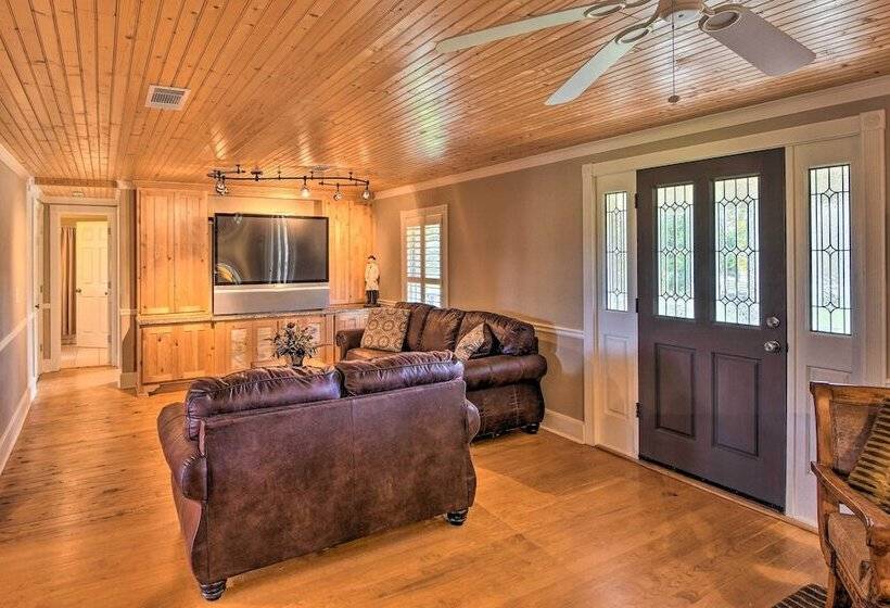 Serving Southern Charm At This Clarkesville House!