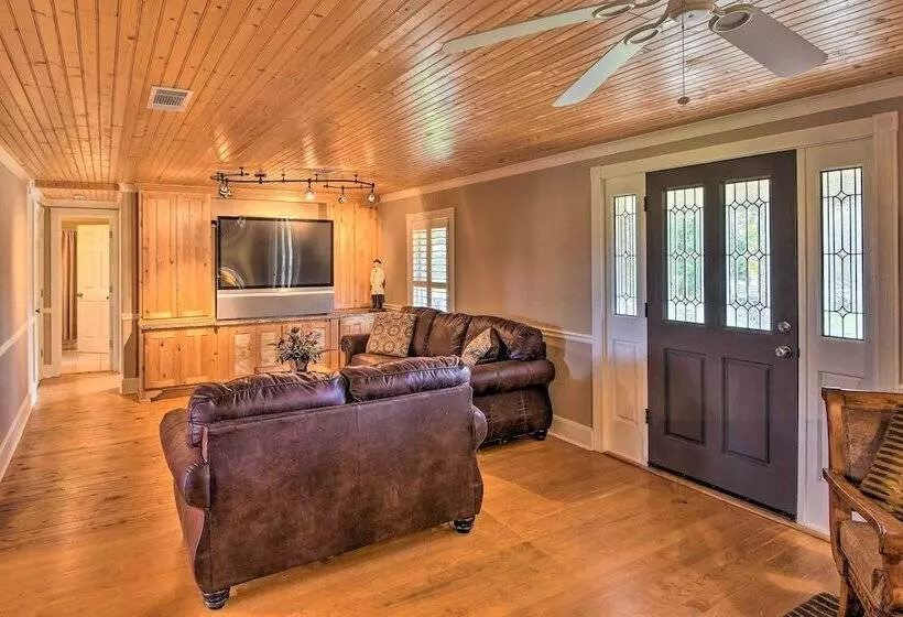 Serving Southern Charm At This Clarkesville House!