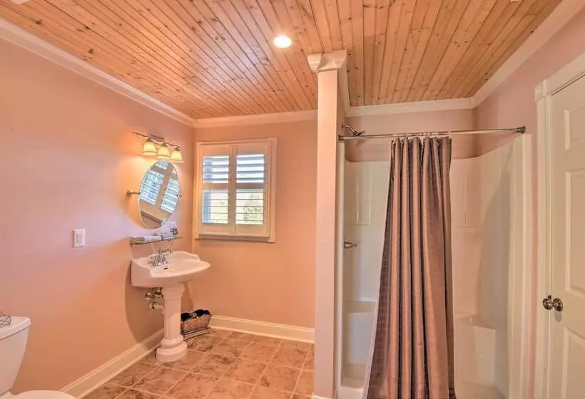 Serving Southern Charm At This Clarkesville House!