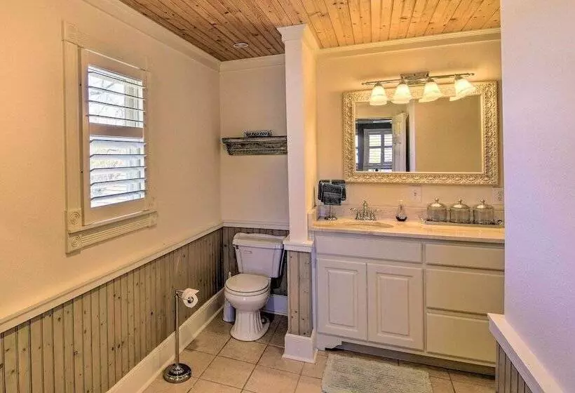 Serving Southern Charm At This Clarkesville House!