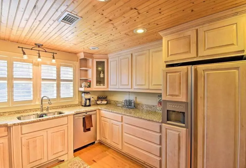 Serving Southern Charm At This Clarkesville House!