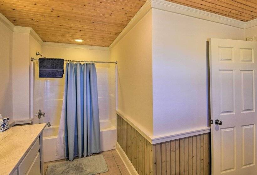 Serving Southern Charm At This Clarkesville House!