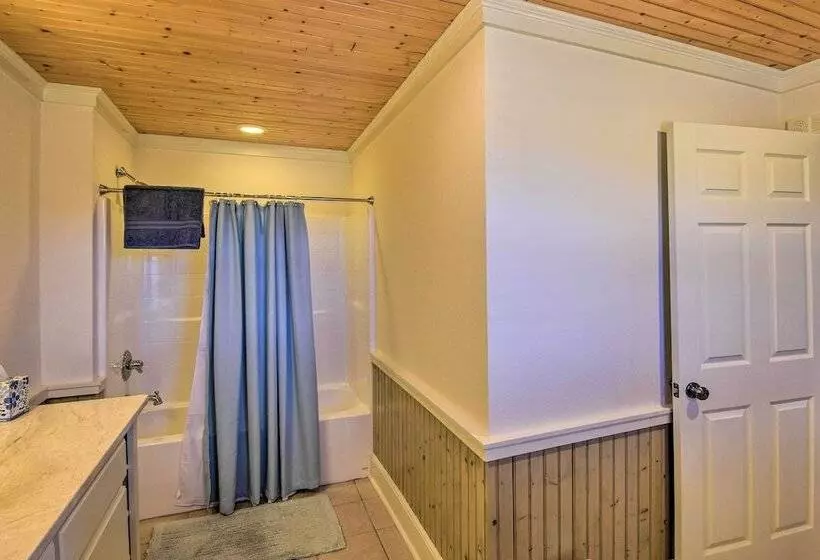 Serving Southern Charm At This Clarkesville House!