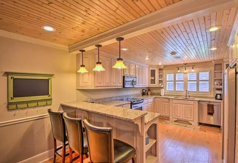 Serving Southern Charm At This Clarkesville House!