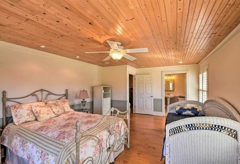 Serving Southern Charm At This Clarkesville House!